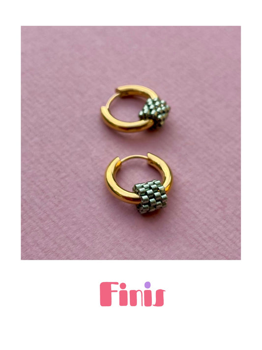 Perlen Creole Metallicblau Mini